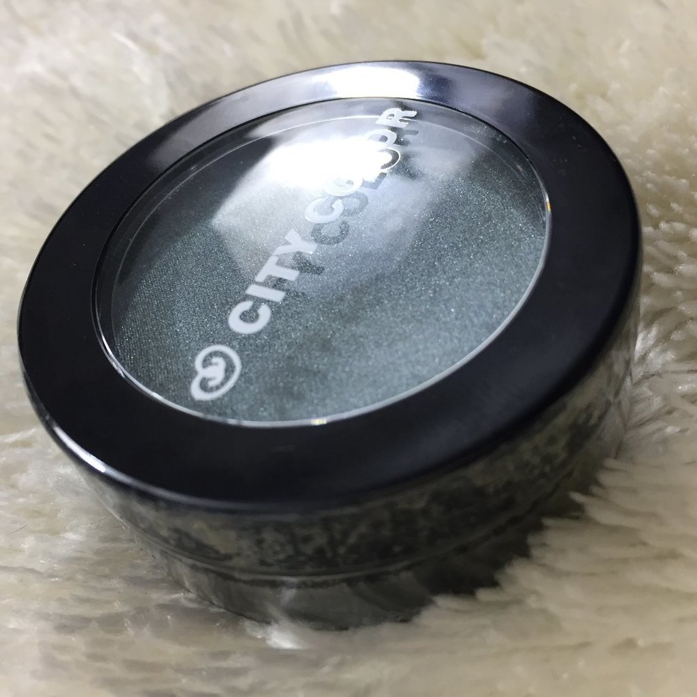 City Color Pool Side Eye Shadow Make Up BRAND NEW - Picture 3 of 4